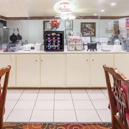 Super 8 By Wyndham White Hall-3