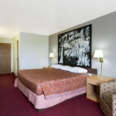 Super 8 By Wyndham Green River-3