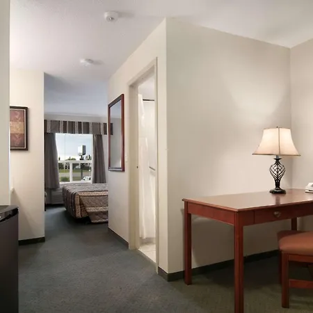 Travelodge By Wyndham Stony Plain-3