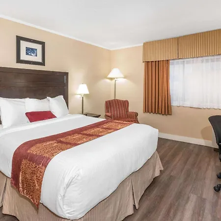 Ramada By Wyndham Coquitlam-3