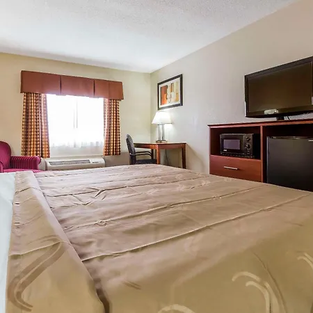 Quality Inn Sycamore - Dekalb-3