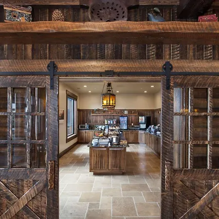 Glacier International Lodge-2