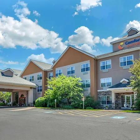 Comfort Suites Marquette-3
