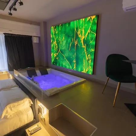 Maximum Exclusive Suite & Spa-3