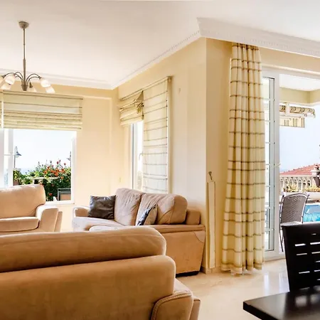 Gold City Luxury Accommodation-2