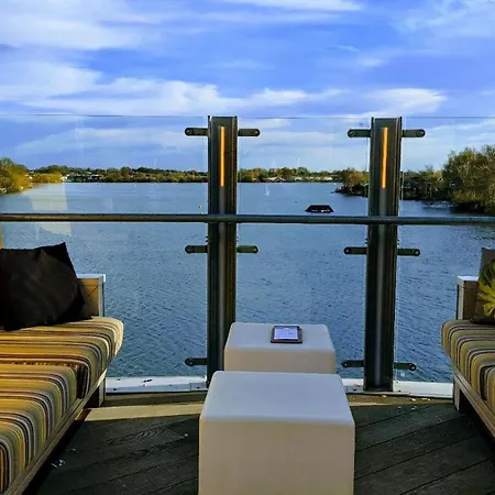 Tattershall Lakes - Merlin Point-2