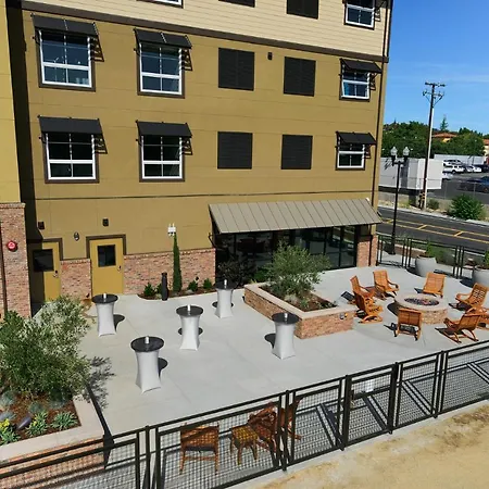 Oxford Suites Paso Robles-3