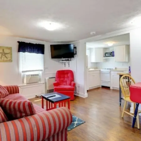 Carriage House Motel Cottages & Suites-2
