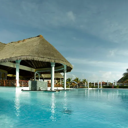 Grand Palladium Colonial Resort & Spa-2