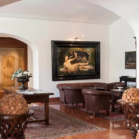 Palazzo Brunaccini Boutique Hotel-3