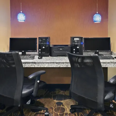 Holiday Inn Express Hotel & Suites Colby By Ihg-2
