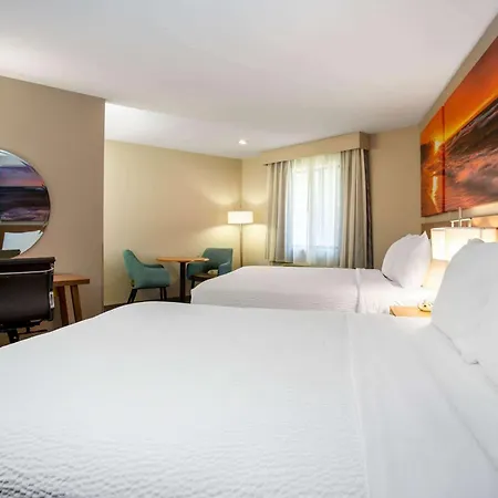 Days Inn By Wyndham Marquette-3