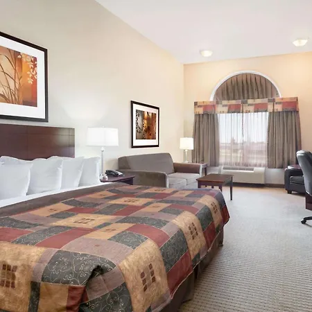 Ramada By Wyndham Weyburn-2
