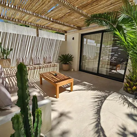 Le Clos des Délices - Love Room - Chambre avec spa, terrasse et parking privatif-2