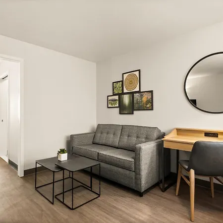 Oxford Suites Redding-3