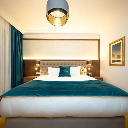 Grand Hotel Belushi-2