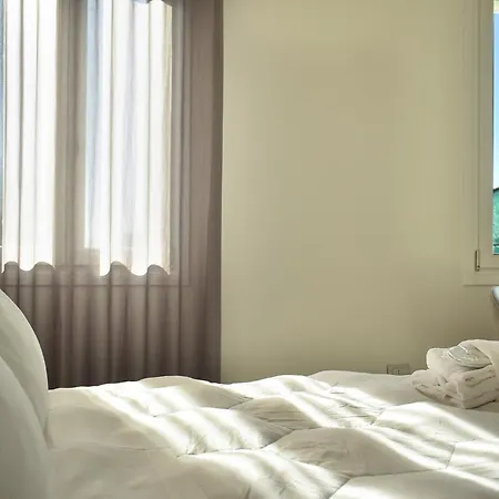 Welc-Om Royal Garden Luxury Rooms-2