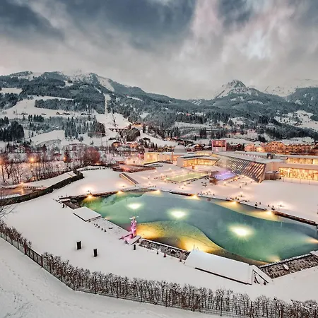 Hotel Norica - Thermenhotels Gastein mit dem Bademantel direkt in die Therme-3