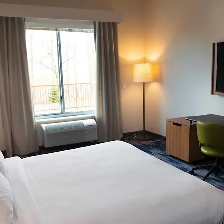 Fairfield Inn & Suites Marquette-3