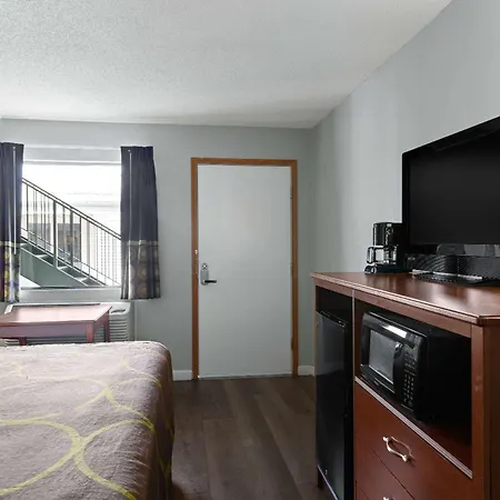 Super 8 By Wyndham Branson - Shepherd Of The Hills Exwy-3