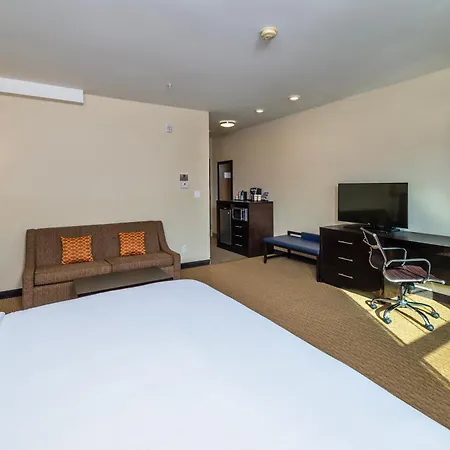 Comfort Inn & Suites-3