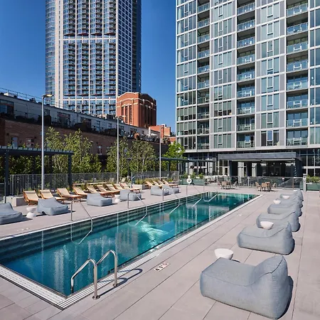 Level Chicago River North-3
