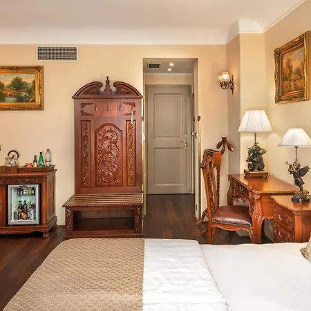 Iron Gate Hotel & Suites Prague By Bhg-2