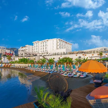 Les Ambassadeurs Hotel Casino&Marina-2