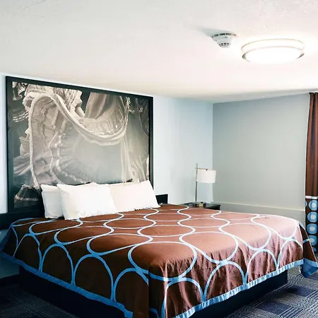 Super 8 By Wyndham Pueblo-3