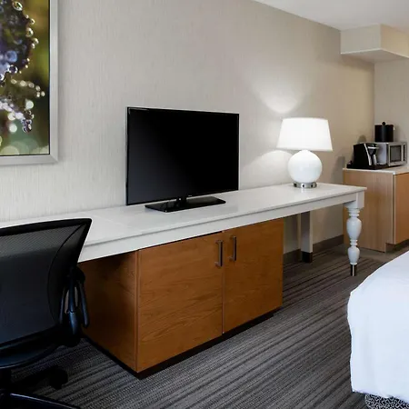 Hilton Garden Inn Roseville-3