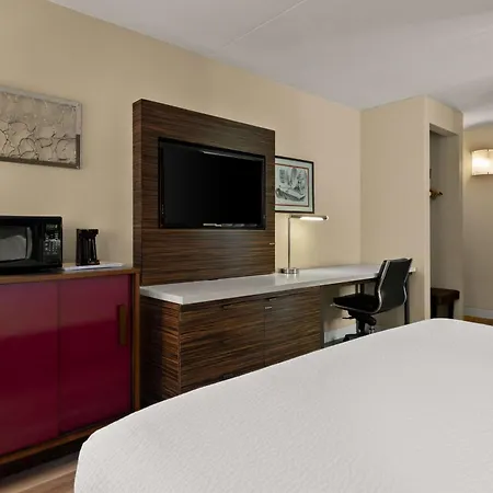 Ramada By Wyndham Harrisburg/Hershey Area-3