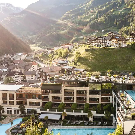 Stroblhof Active Family Spa Resort-3