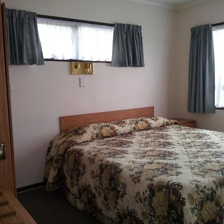 Ace High Motor Inn-3
