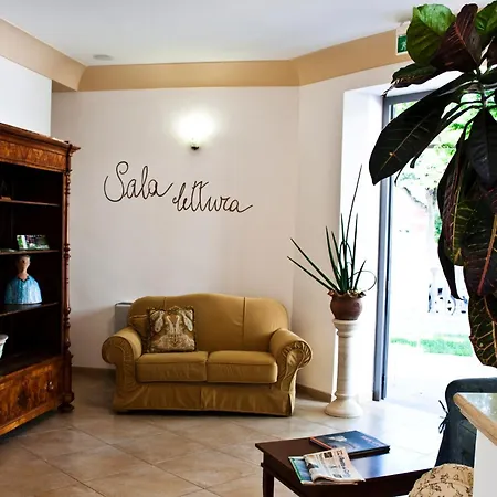 Sovrana Beach Hotel - Pet Friendly - Breakfast Until 12 - Parking-3