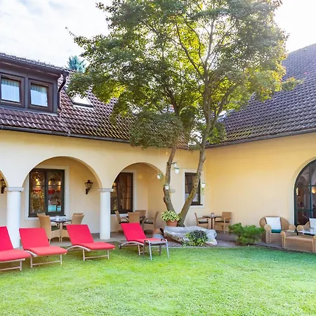 Hotel im Park-3