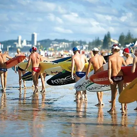 Surfers International Apartments-3