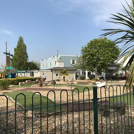 Rockley Park - Coral-3