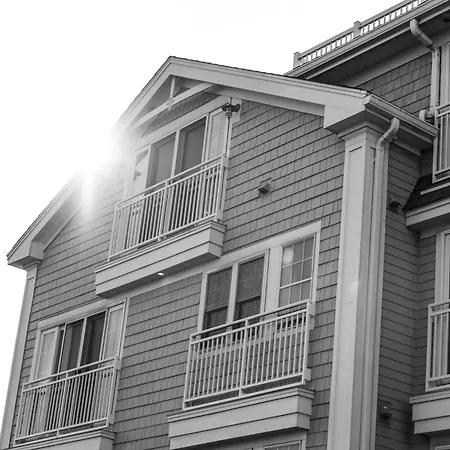 Newport Beach Hotel & Suites-3