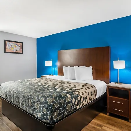 Econo Lodge Inn & Suites Virginia Beach - Norfolk-3