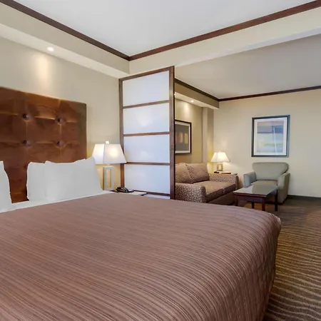 Best Western Premier Denham Inn & Suites-3
