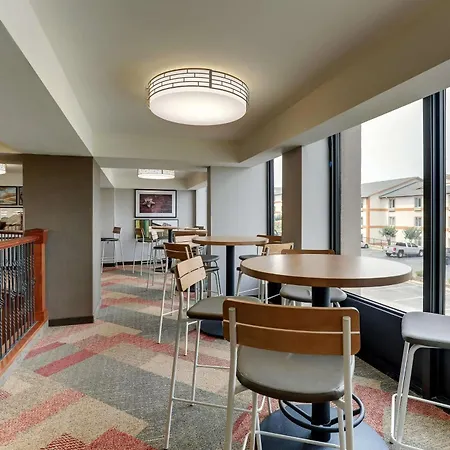 Drury Inn & Suites Birmingham Lakeshore Drive-3