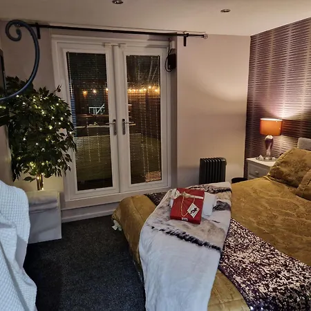 The Ivy Garden Suite (Adults Only)-3