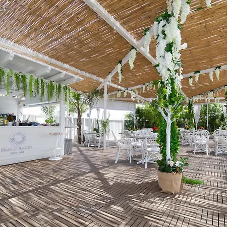 Bianco Riccio Suite Hotel-3