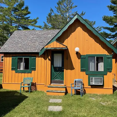 Cabins Of Mackinac & Lodge-3