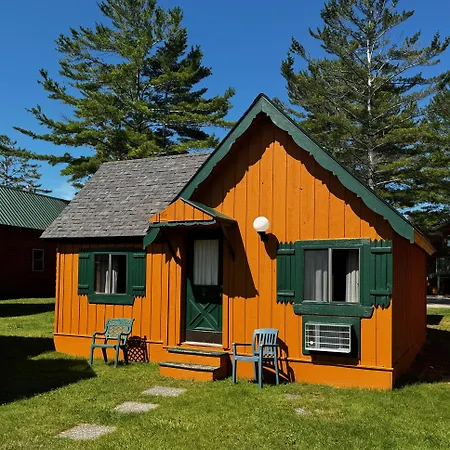 Cabins Of Mackinac & Lodge-2