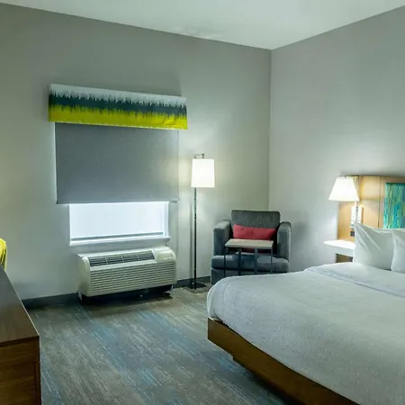 Hampton Inn & Suites Cleburne-3