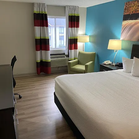 Days Inn By Wyndham Carthage-3