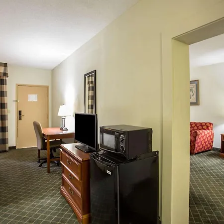 Clarion Inn & Suites Aiken South-3