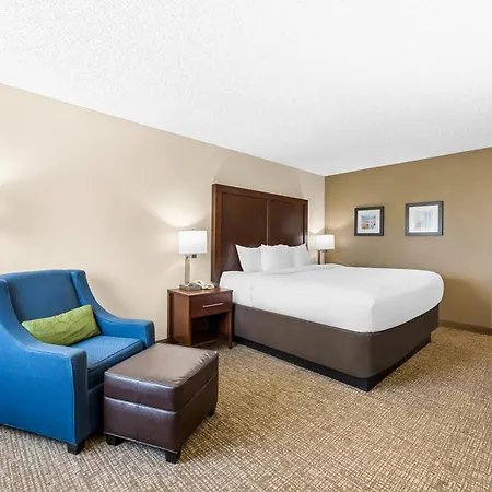 Comfort Inn & Suites Pueblo-3