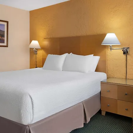 Ramada By Wyndham Tucson-2